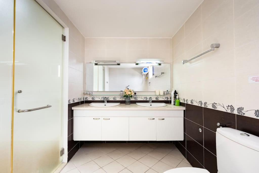 Spacious 2 Bedroom At Center/1st District Cidade de Ho Chi Minh